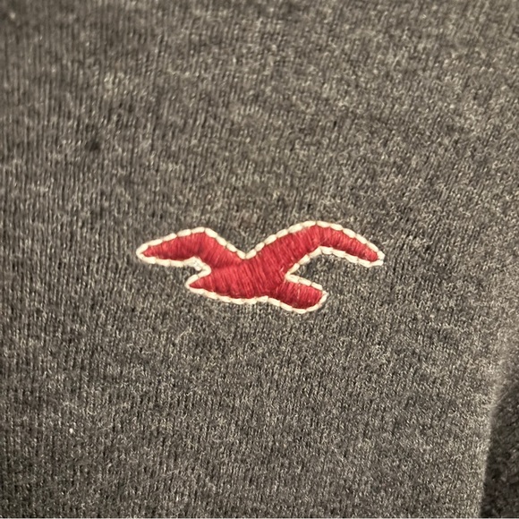 Hollister Gray V-Neck Sweater - Picture 5 of 5